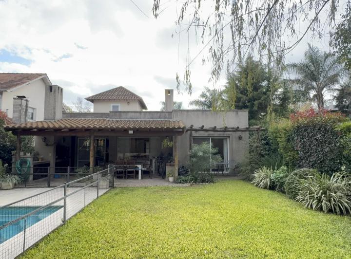 Casa · 177m² · 4 Ambientes · 3 Cocheras