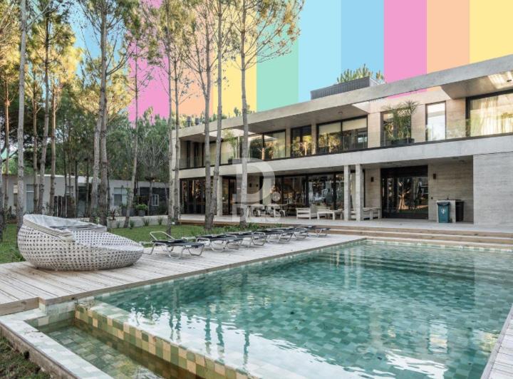 Casa · 650m² · 5 Ambientes · 6 Cocheras