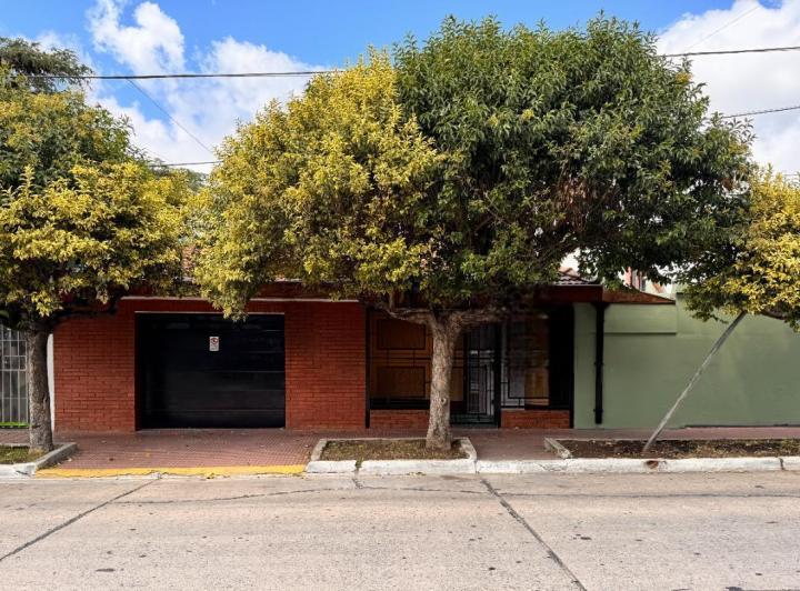 Casa · 132m² · 5 Ambientes · 2 Cocheras