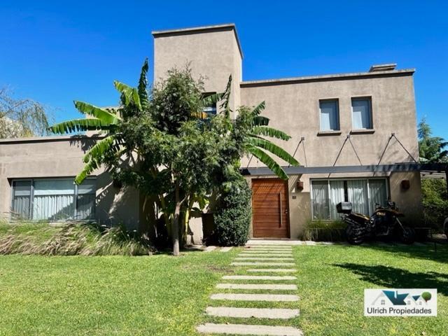Casa · 200m² · 5 Ambientes · 1 Cochera