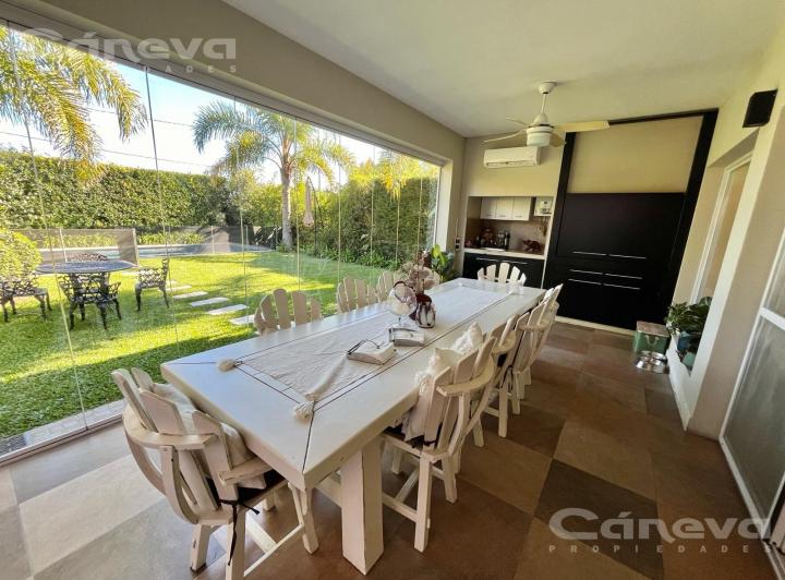 Casa · 180m² · 5 Ambientes · 2 Cocheras