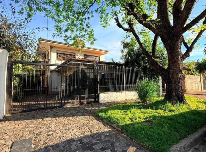 Casa · 300m² · 4 Ambientes · 2 Cocheras