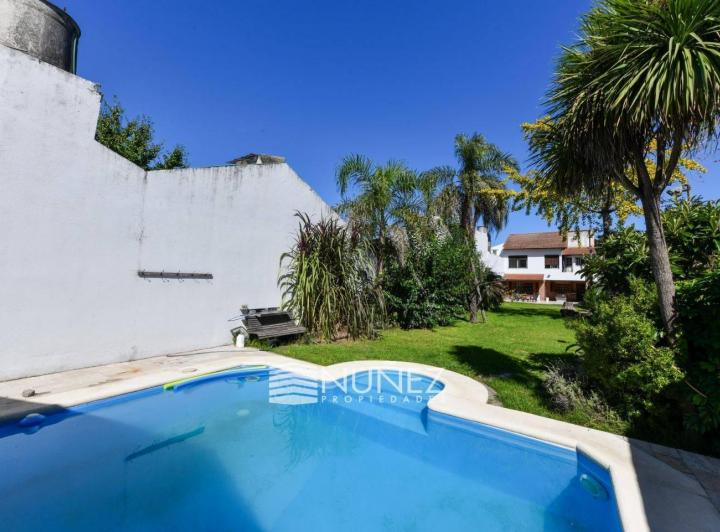 Casa · 320m² · 5 Ambientes · 1 Cochera