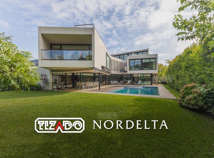 Casa · 462m² · 8 Ambientes · 2 Cocheras