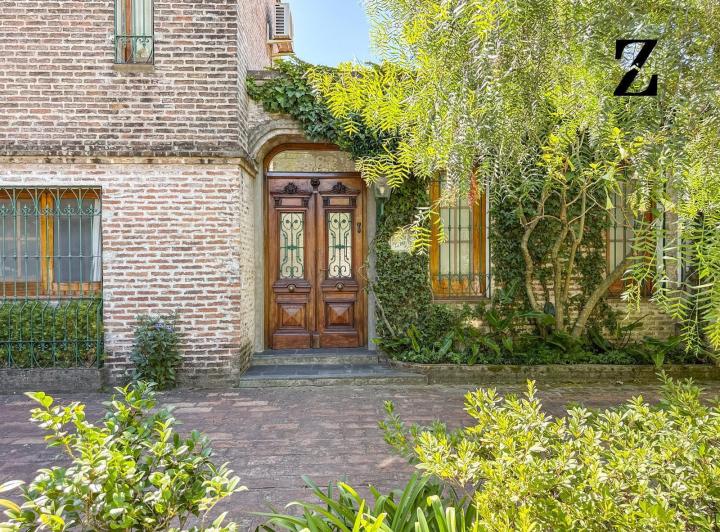 Casa · 255m² · 5 Ambientes · 3 Cocheras