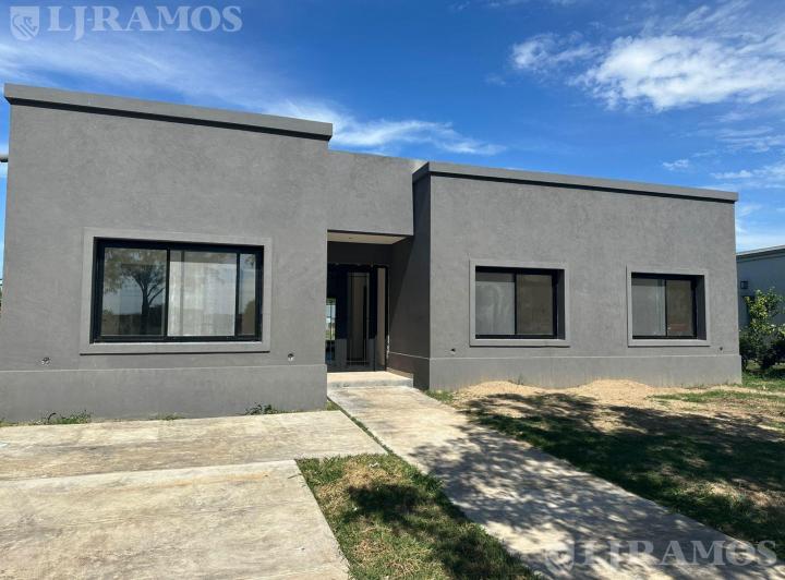 Casa · 160m² · 5 Ambientes · 2 Cocheras