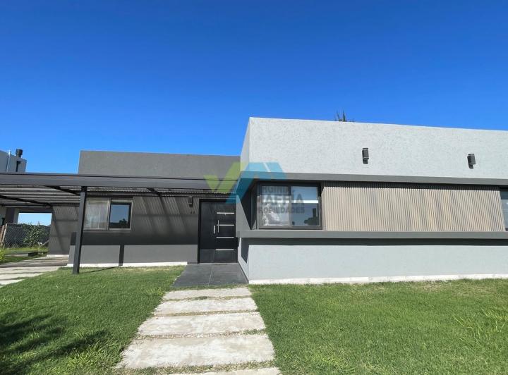 Casa · 175m² · 5 Ambientes · 2 Cocheras