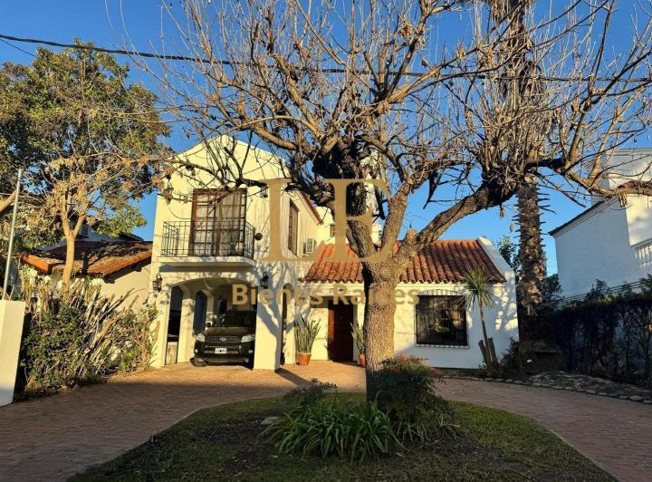 Casa · 195m² · 5 Ambientes · 4 Cocheras