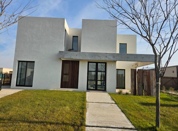 Casa · 190m² · 5 Ambientes · 3 Cocheras