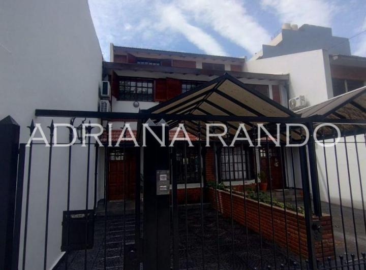 Casa · 1m² · 5 Ambientes · 1 Cochera