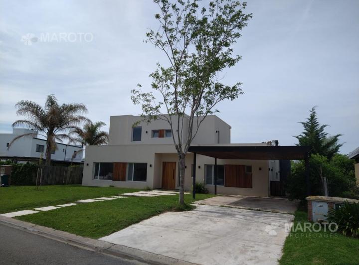 Casa · 225m² · 6 Ambientes · 2 Cocheras