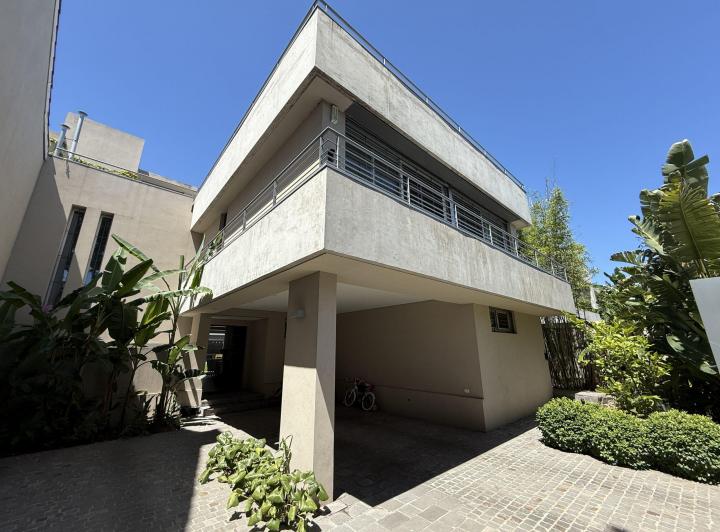 Casa · 471m² · 5 Ambientes · 2 Cocheras