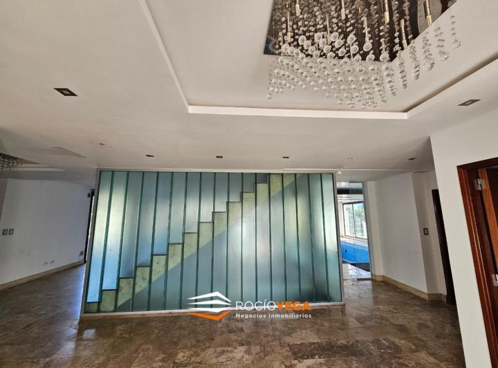 Casa · 1100m² · 7 Ambientes · 6 Cocheras