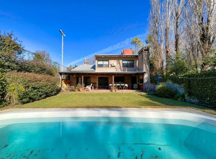 Casa · 499m² · 8 Ambientes · 3 Cocheras