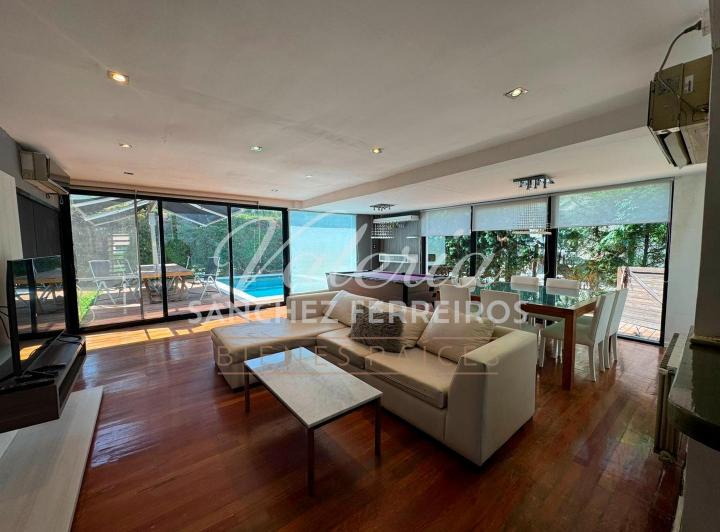 Casa · 330m² · 6 Ambientes · 1 Cochera