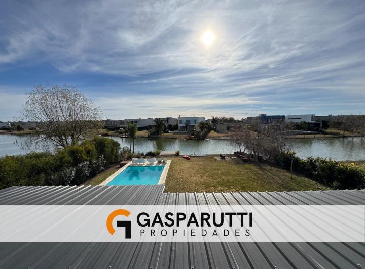 Casa · 182m² · 5 Ambientes · 2 Cocheras