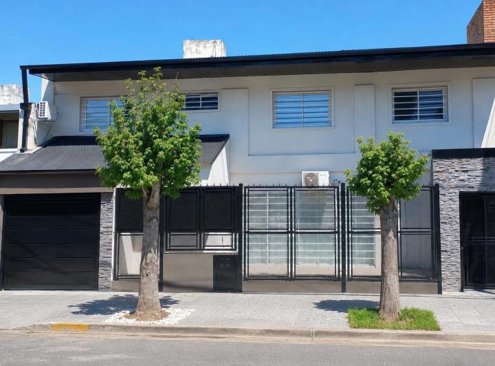 Casa · 150m² · 4 Ambientes · 1 Cochera