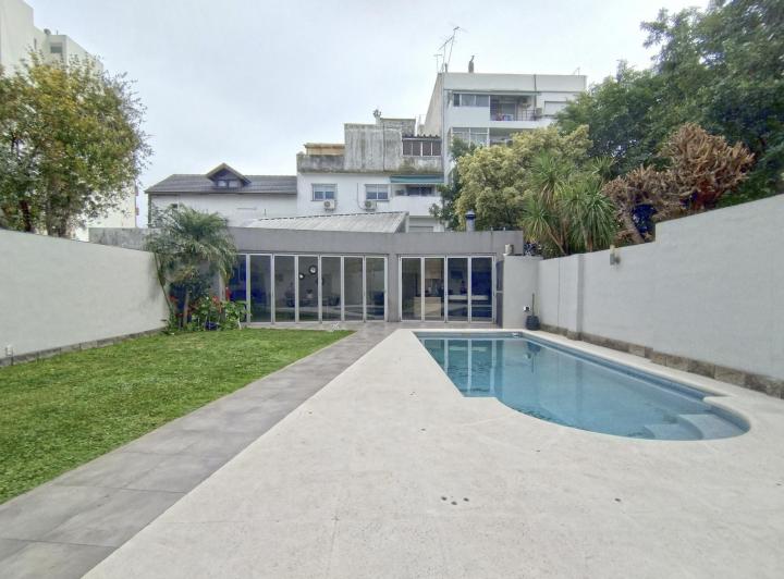 Casa · 400m² · 7 Ambientes · 2 Cocheras