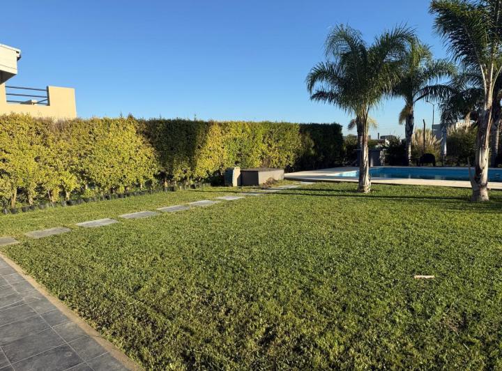 Casa · 376m² · 6 Ambientes · 7 Cocheras