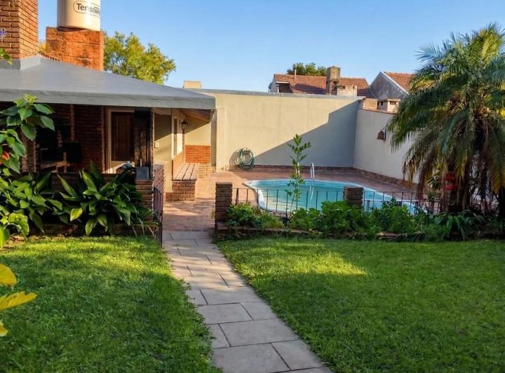 Casa · 245m² · 5 Ambientes · 1 Cochera