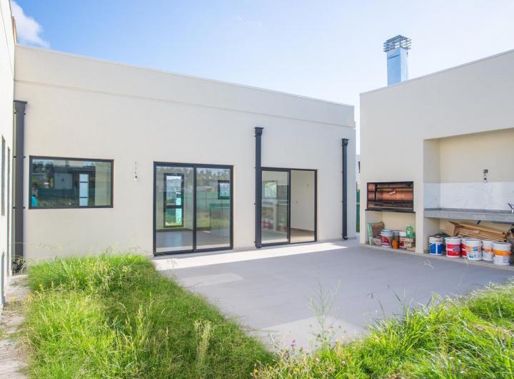 Casa · 174m² · 5 Ambientes · 2 Cocheras
