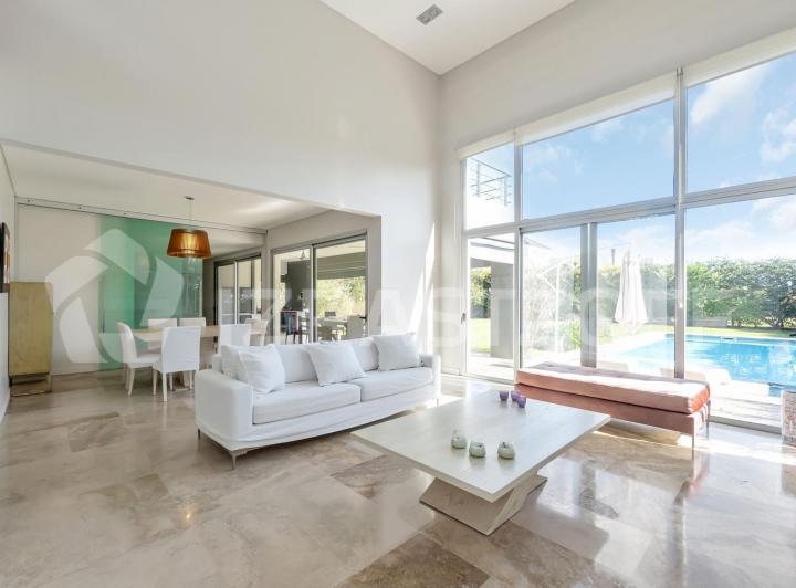 Casa · 337m² · 4 Ambientes · 2 Cocheras