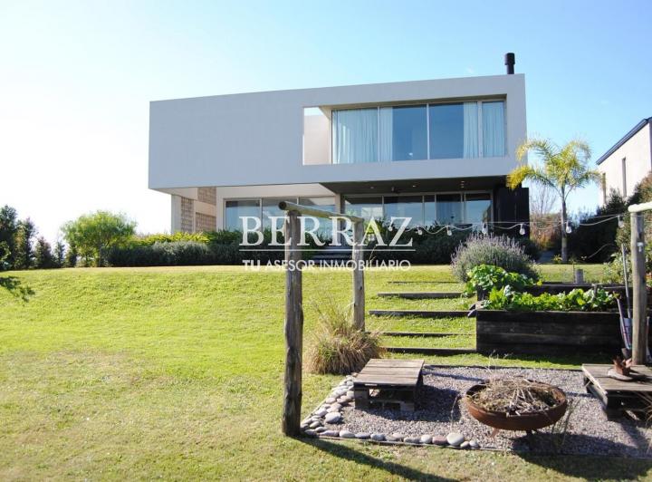 Casa · 281m² · 4 Ambientes · 2 Cocheras