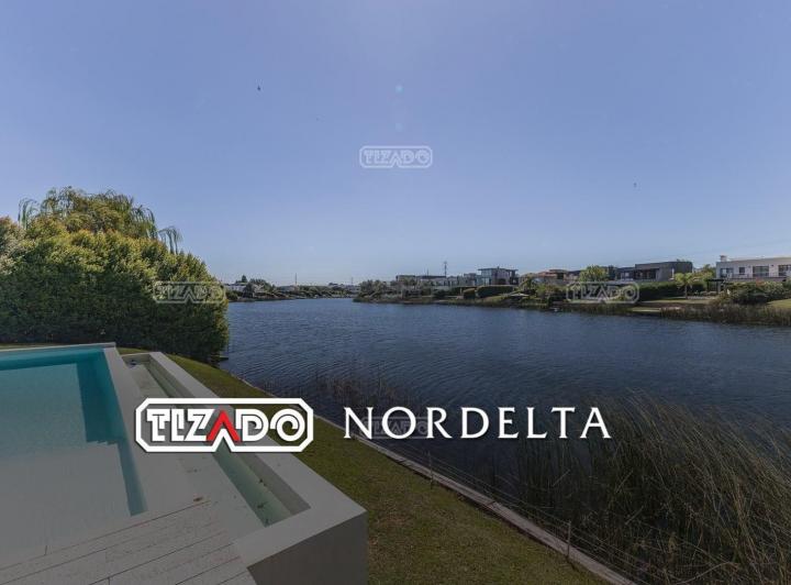 Casa · 377m² · 6 Ambientes · 1 Cochera