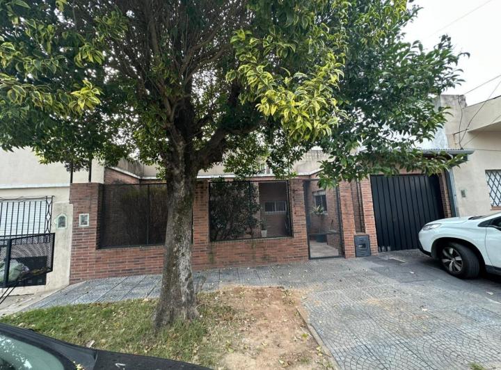 Casa · 111m² · 3 Ambientes · 2 Cocheras
