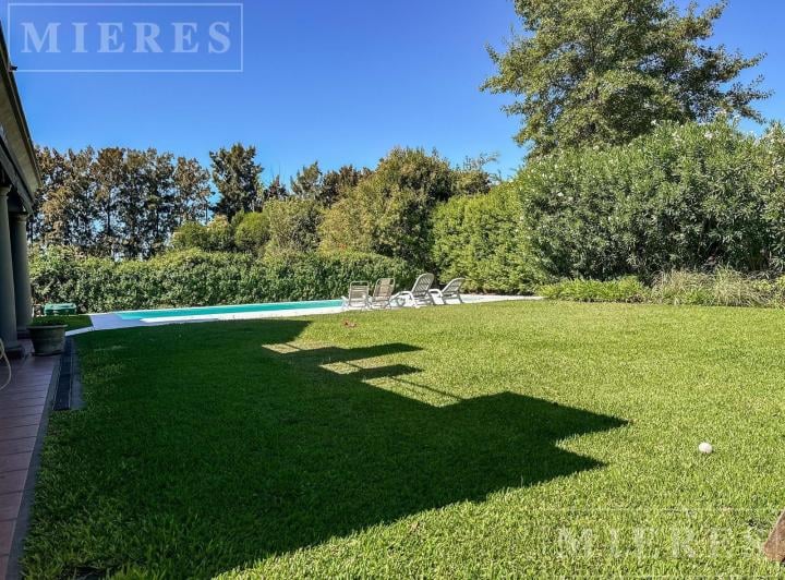 Casa · 350m² · 6 Ambientes · 2 Cocheras