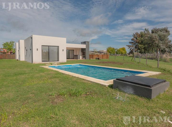Casa · 173m² · 5 Ambientes · 4 Cocheras
