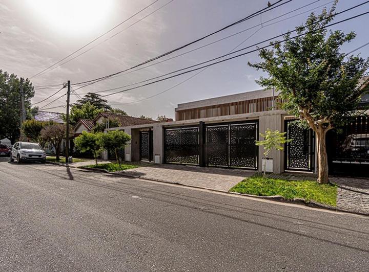 Casa · 180m² · 4 Ambientes · 2 Cocheras