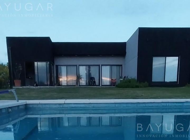 Casa · 160m² · 6 Ambientes · 2 Cocheras
