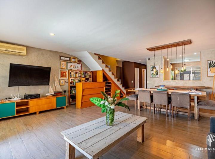 Casa · 320m² · 6 Ambientes · 1 Cochera