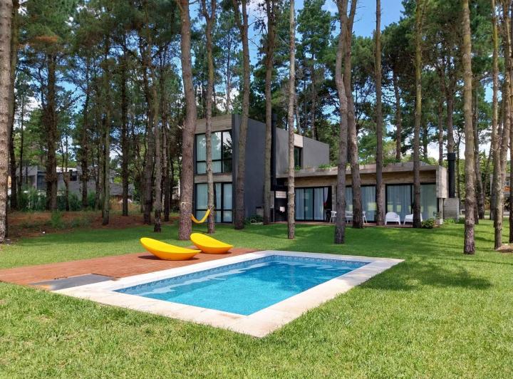 Casa · 200m² · 5 Ambientes · 1 Cochera