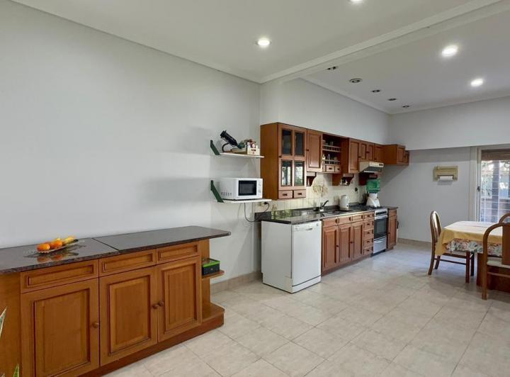 Casa · 300m² · 5 Ambientes · 1 Cochera