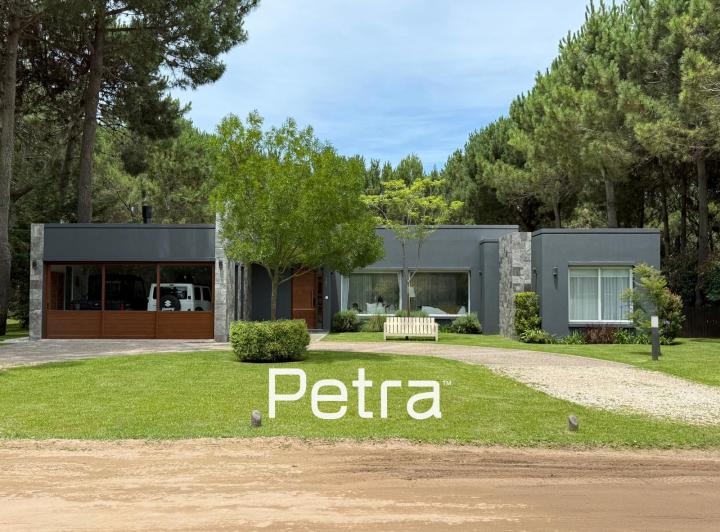 Casa · 267m² · 5 Ambientes · 2 Cocheras