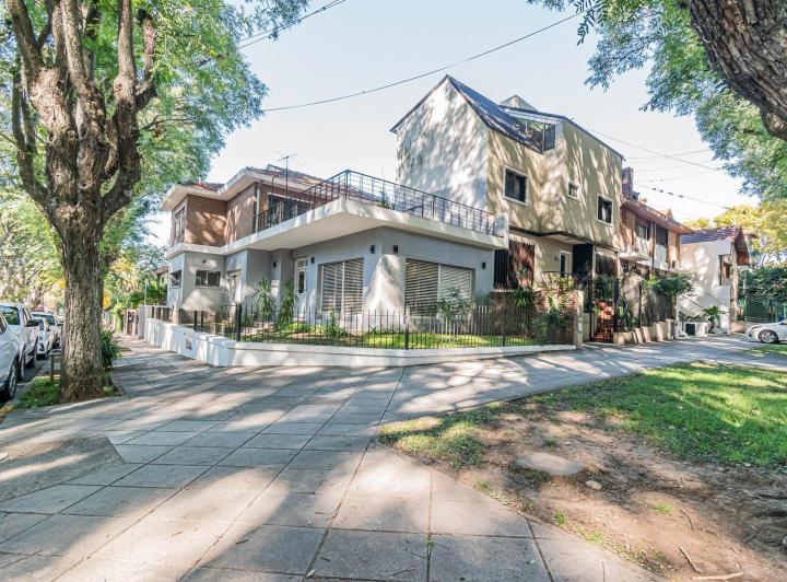 Casa · 235m² · 5 Ambientes · 1 Cochera