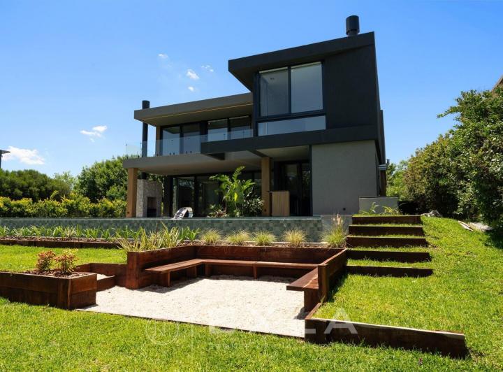 Casa · 411m² · 1 Cochera