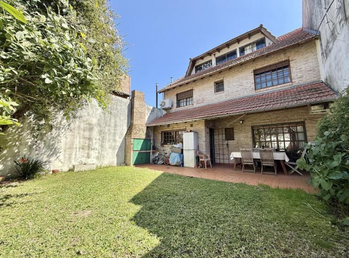 Casa · 222m² · 4 Ambientes · 1 Cochera