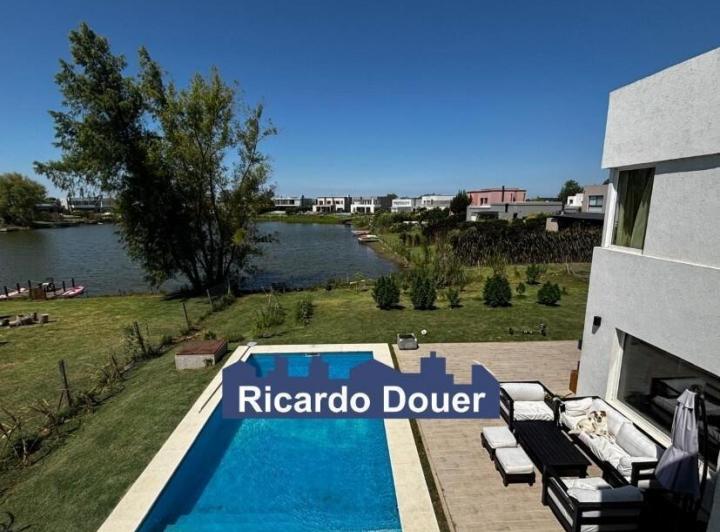 Casa · 240m² · 5 Ambientes