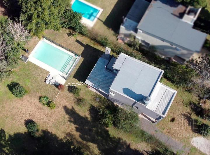 Casa · 100m² · 4 Ambientes · 2 Cocheras