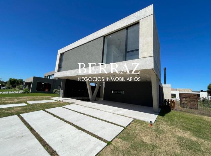 Casa · 277m² · 7 Ambientes · 6 Cocheras