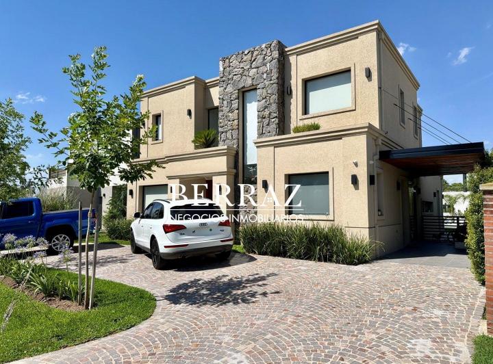 Casa · 206m² · 5 Ambientes · 1 Cochera