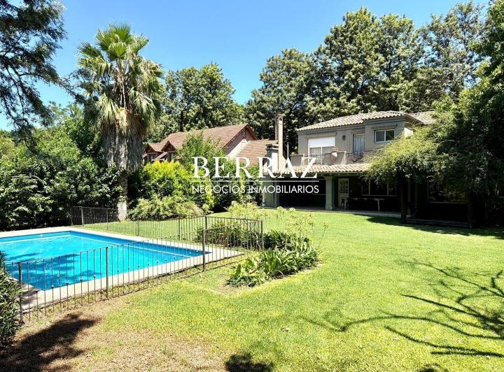 Casa · 320m² · 6 Ambientes · 1 Cochera