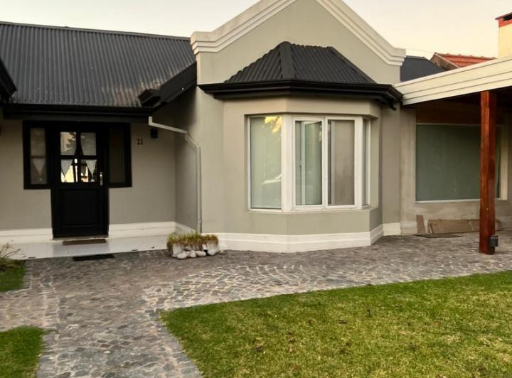 Casa · 200m² · 5 Ambientes · 1 Cochera