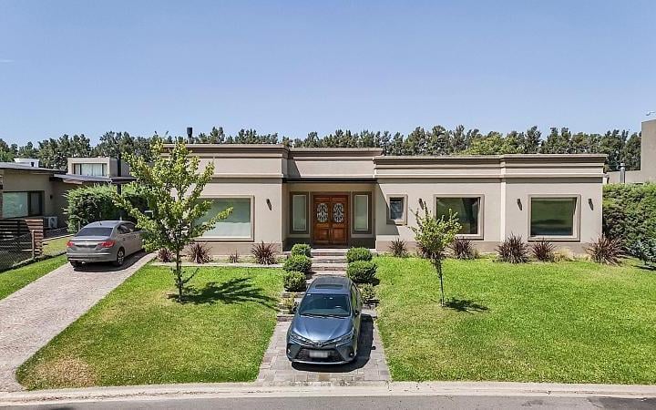 Casa · 190m² · 5 Ambientes · 1 Cochera