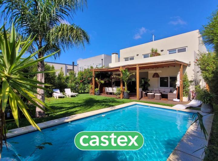 Casa · 202m² · 6 Ambientes · 2 Cocheras