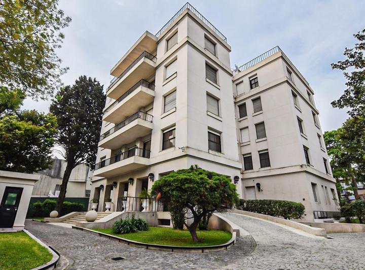 Casa · 3367m² · 32 Ambientes · 13 Cocheras