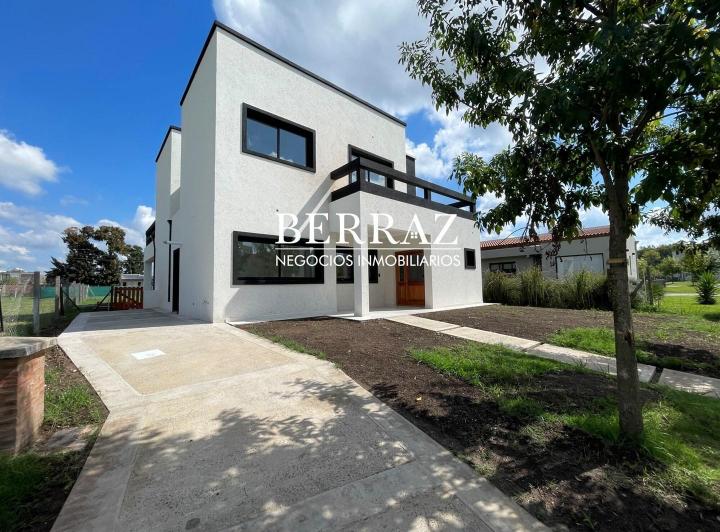 Casa · 224m² · 6 Ambientes · 3 Cocheras